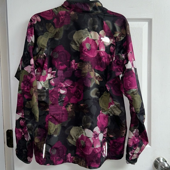 NorthFace windbreaker - Picture 2 of 6